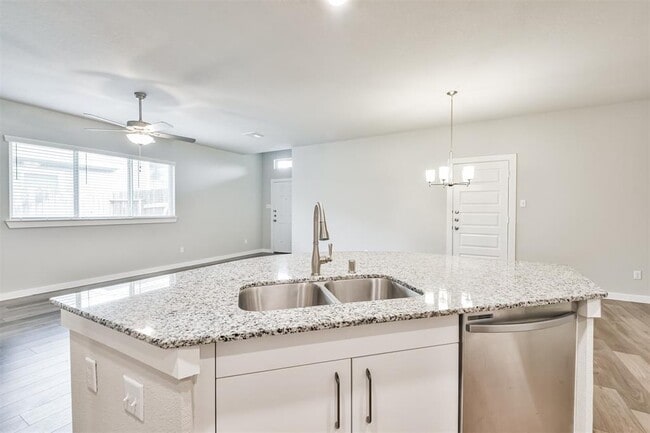 Building Photo - 25129 Pacific Wren Dr