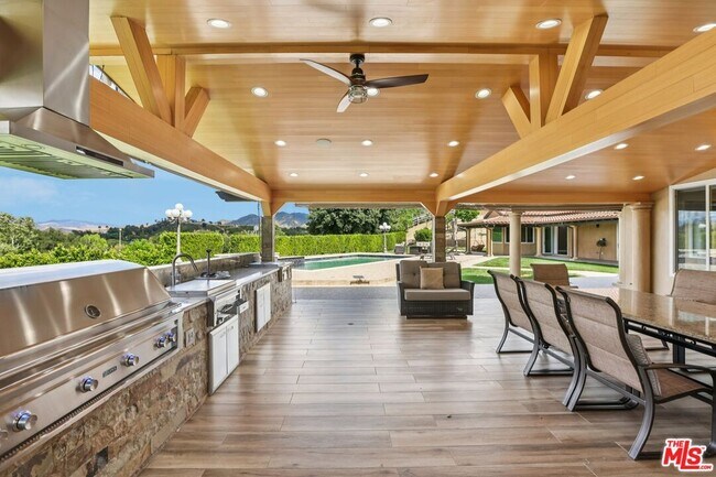 Building Photo - 27048 Triumph Ave