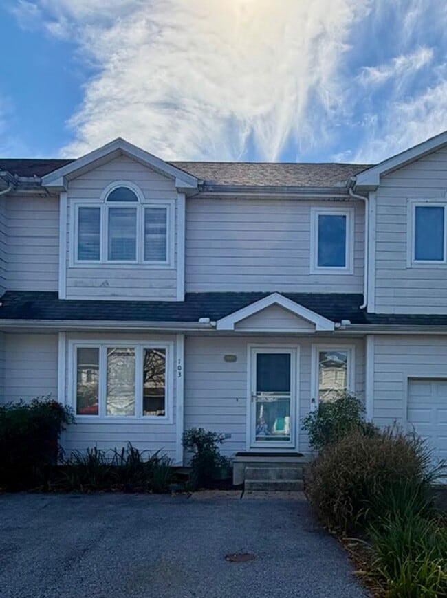 Primary Photo - Townhouse in Plantations East