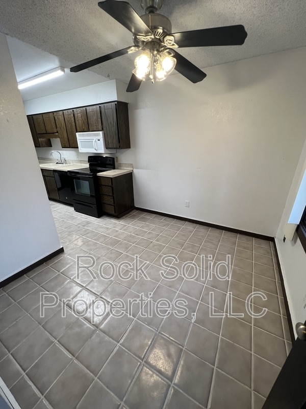 Building Photo - 3061 Reed Ave