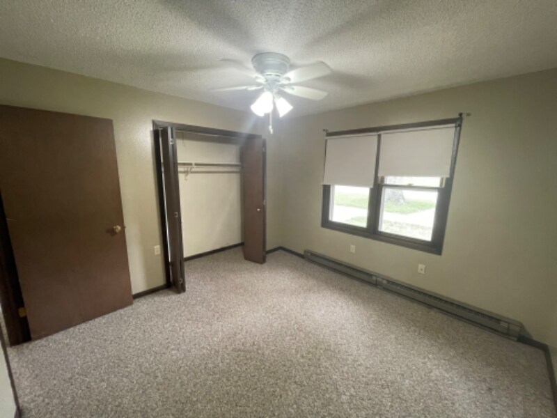 Building Photo - 409 Angie St