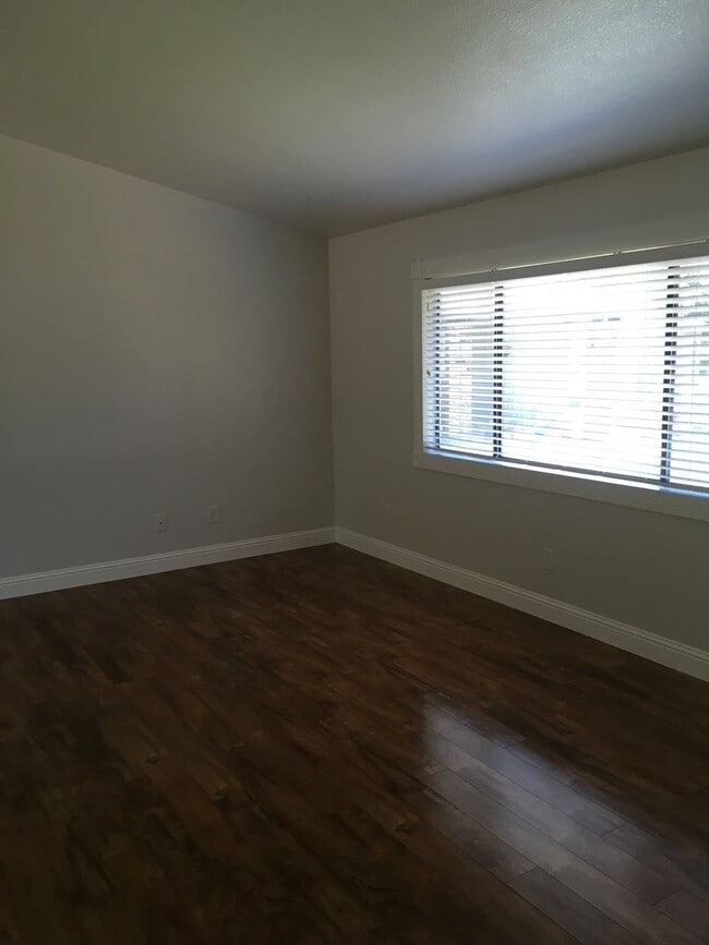 Building Photo - Oak Haven Neighborhood 3 bedroom  in Cul-De-Sac