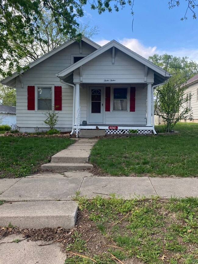 Building Photo - 2 bed House for Rent in Beatrice, Available Now!
