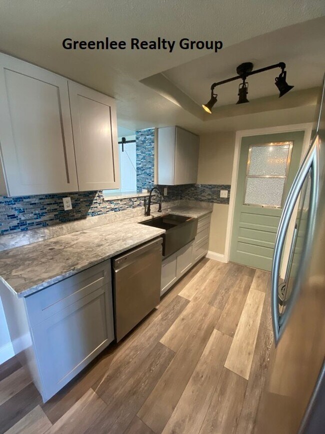Building Photo - Fully Updated 3 Bed/2Bath Pool Home in New...