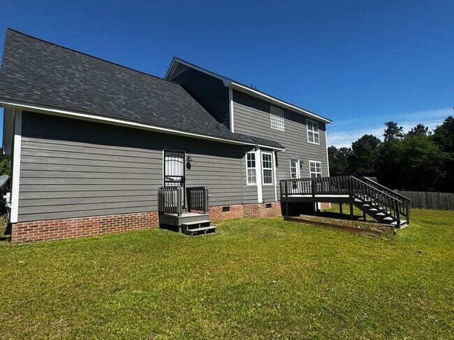 Building Photo - Spacious 3 Bedroom, 2.5 Bath Home with Bon...