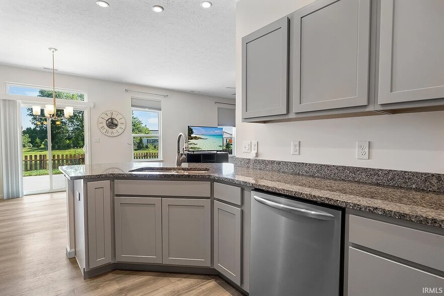 Building Photo - 2911 Poinciana Dr