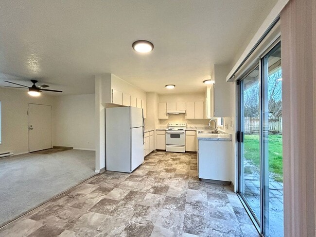 Building Photo - Freshly Updated 3-Bedroom Home with Spacious Backyard and Garage