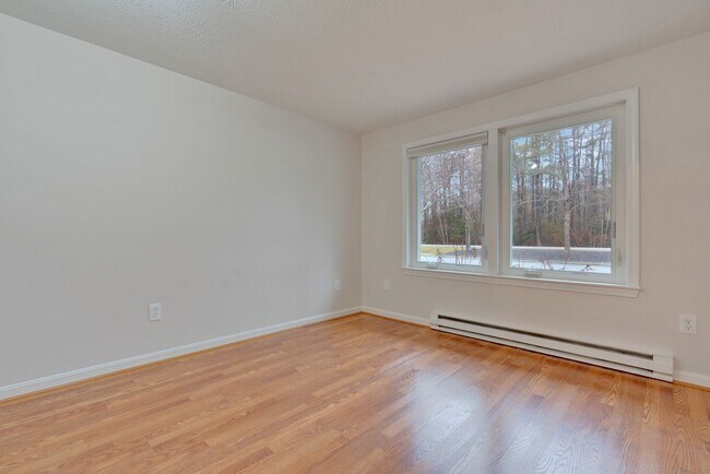 Building Photo - Charming Single Family Home offering  3-be...