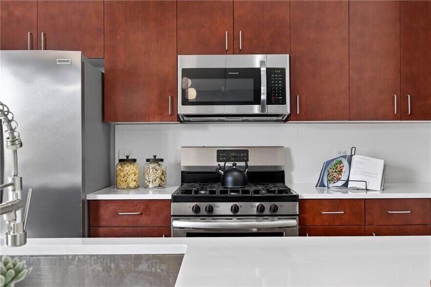 Building Photo - 384 Ralph McGill Blvd NE