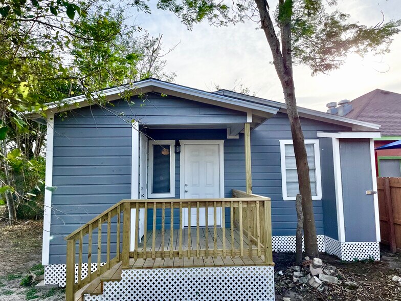 Rear Exterior - 676 W Robertson St