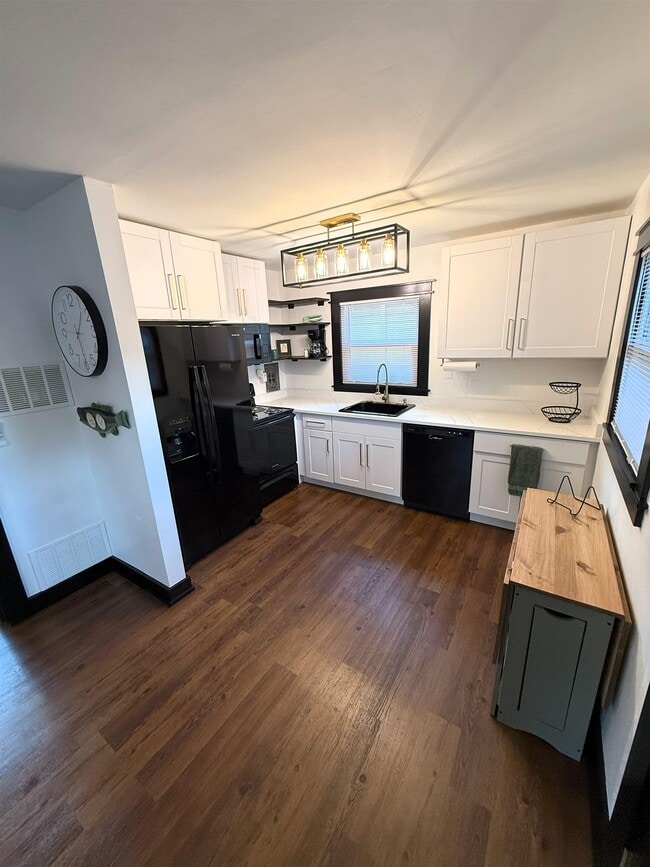 Building Photo - 742 Parklawn Ct