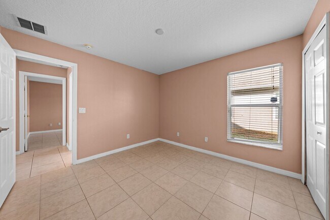 Building Photo - 4 Bedroom 3 Bath Home - Kissimmee ~ Southport Bay Community