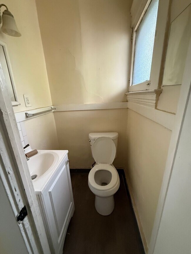 Building Photo - 1519-1525 Clark Ave