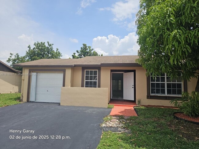 Building Photo - 9571 W Fern Ln