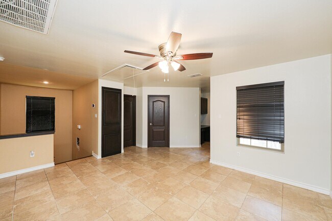 Building Photo - 9813 Sandhill Dr