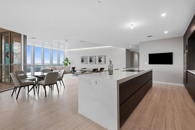 Building Photo - 851 NE 1st Ave