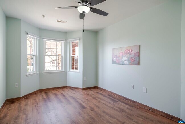 Building Photo - 1055 Weybridge Ct