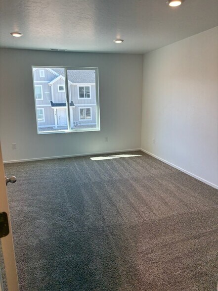 Building Photo - 243 Portside Ln