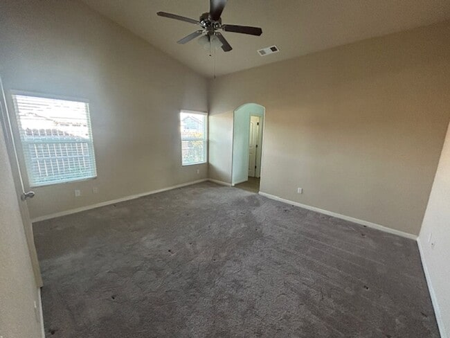 Building Photo - Beautiful & Spacious home!