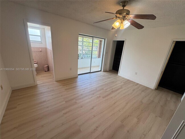 Building Photo - 20320 NE 2nd Ave