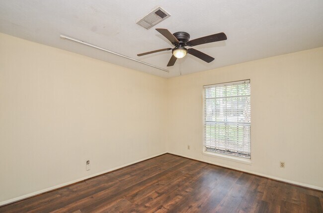 Building Photo - 6611 Cypress Point Dr