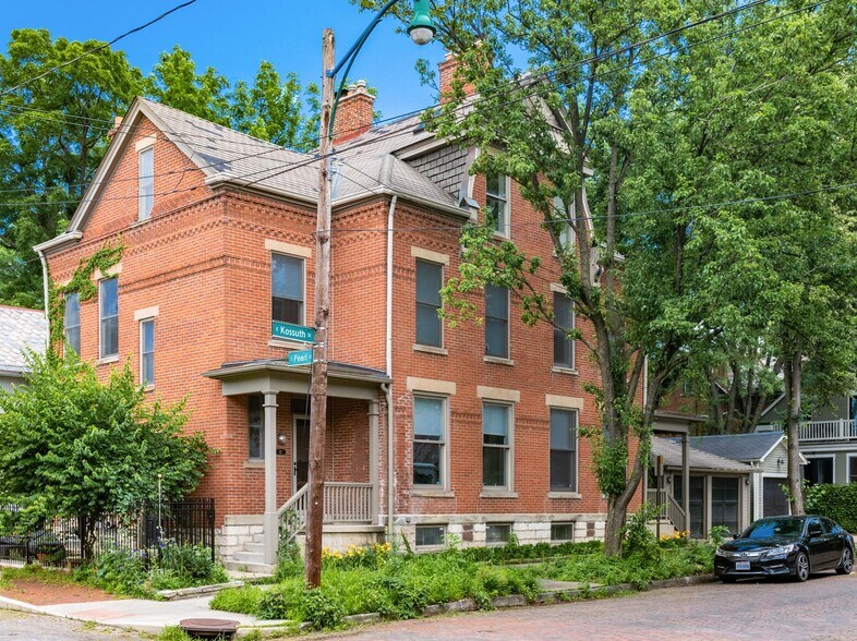 Exterior - 36 E Kossuth St