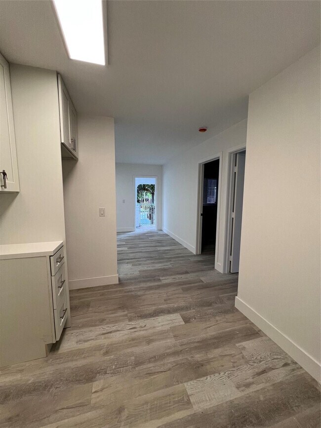 Building Photo - 2115 N Ocean Blvd