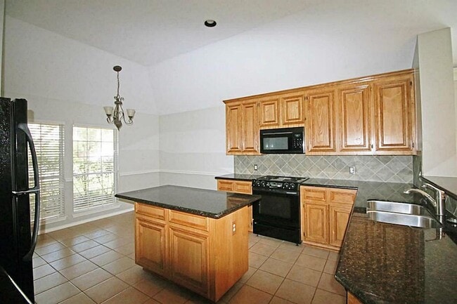 Building Photo - 21922 Golden Cedar Dr