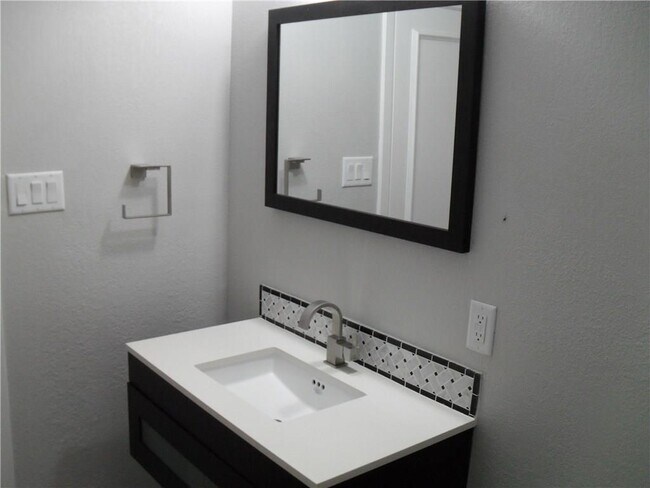 Building Photo - 4804 Greystone Dr