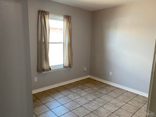 Building Photo - 327 Mizzen Ln