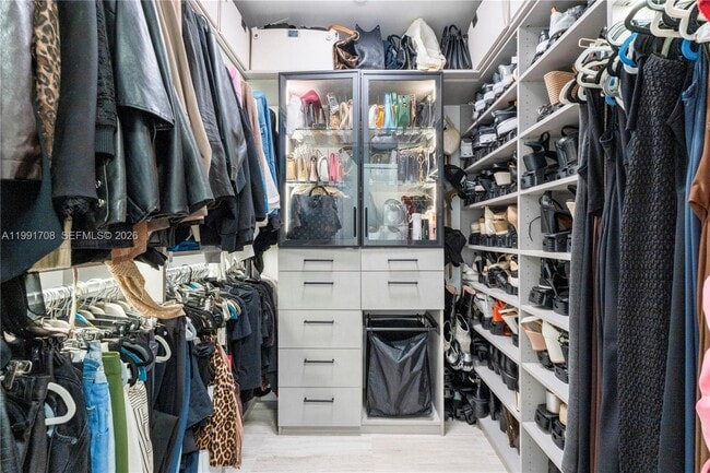 Building Photo - 851 NE 1st Ave