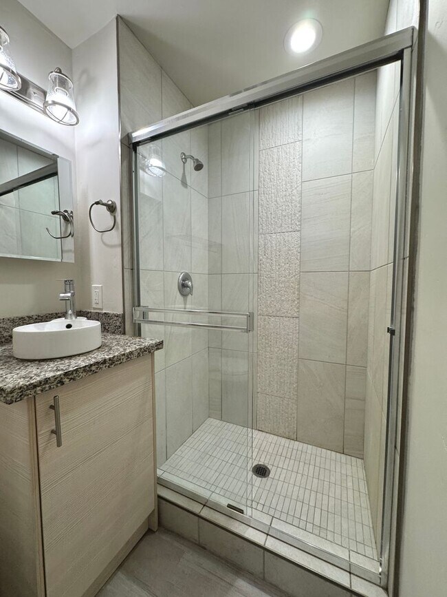 Building Photo - STUDIO AVAILABLE IN THE HEART OF DOWNTOWN LA JOLLA!