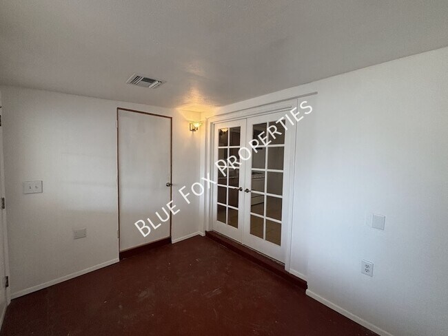 Building Photo - 1228 E Kentucky St