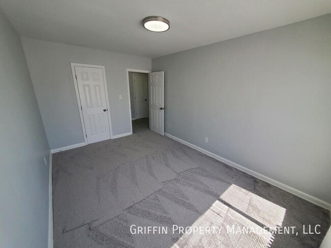 Building Photo - 4000 E. St. S.E-301