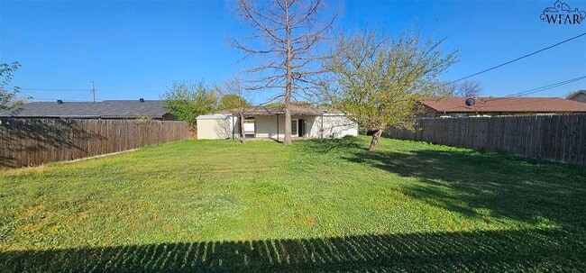 Building Photo - 1620 Grandview W