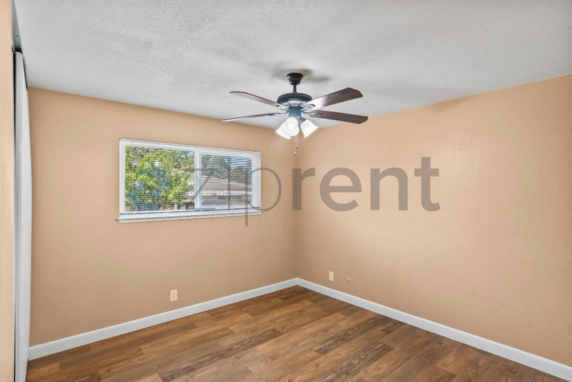 Building Photo - Unit