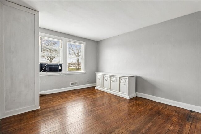 Building Photo - 3914 Erdman Ave