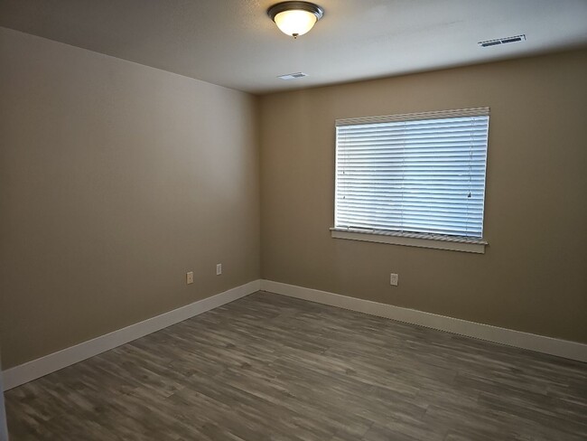 Building Photo - Nice 2 bedroom, 2 bath condo in a fabulous...