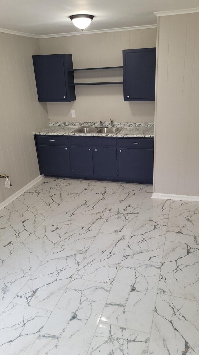 Building Photo - 293 Charter Ave