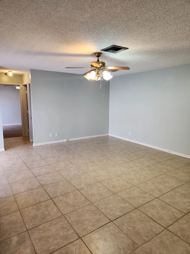 Building Photo - 1303 Peppertree Trl