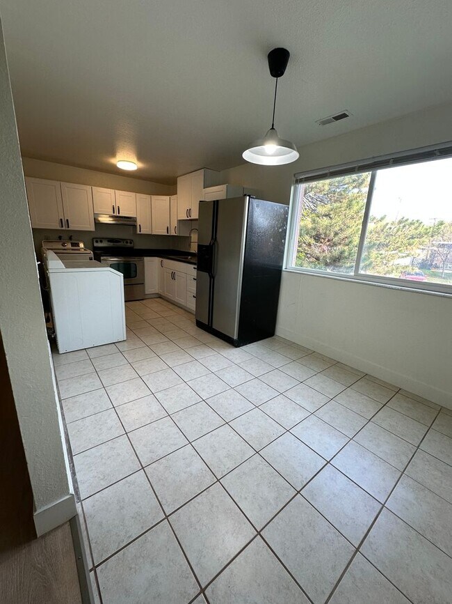 Building Photo - GET $500 OFF THE FIRST MONTHS RENT!!!