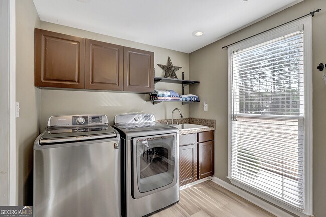 Building Photo - 300 Briarwood Rd