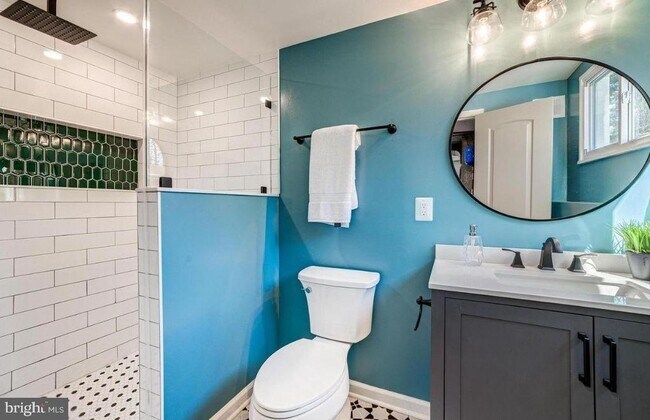 Building Photo - 4207 Woodland Dr