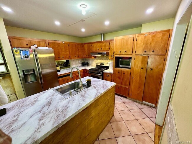 Building Photo - 13 Tamarack Ln