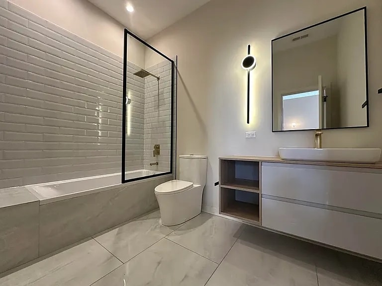 Building Photo - 3207 N Narragansett Ave