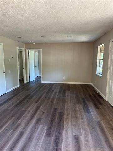Building Photo - 405 Forest Ln