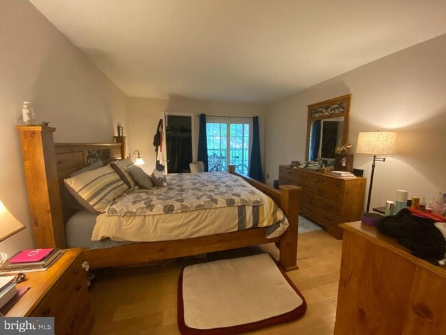 Building Photo - 240 Valley Stream Ln