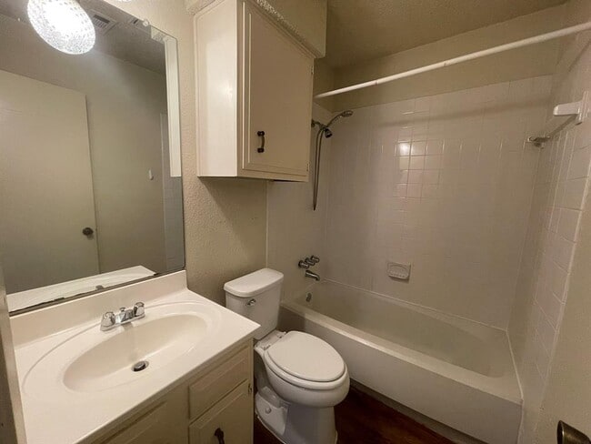 Building Photo - 2507 Sweet Clover Dr