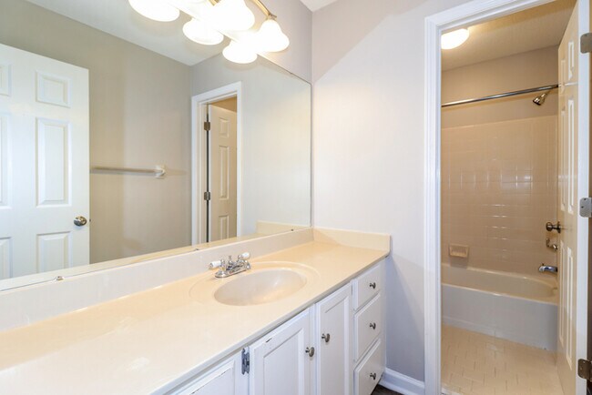 Building Photo - Spacious 4-Bedroom Cordova Home