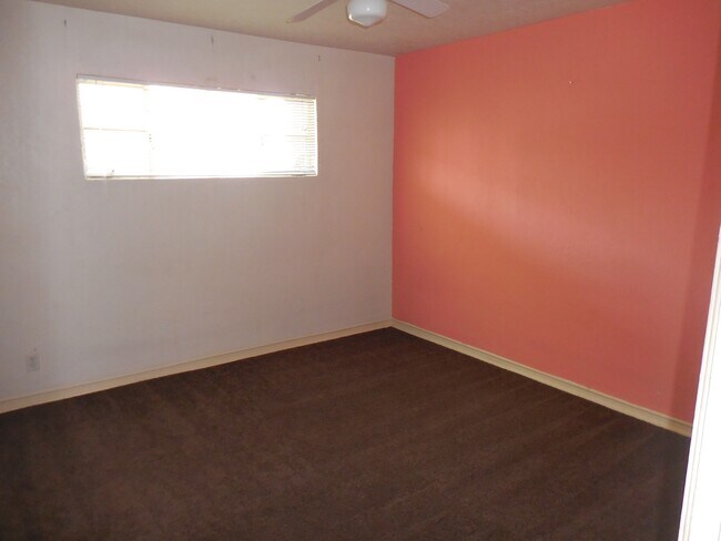 Building Photo - 701 W Yandell Dr